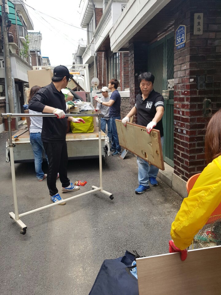 구리시, 구사복 봉사단 “값진 사랑의 이삿짐 자원봉사” 이미지 2 - 본문에 자세한설명을 제공합니다.