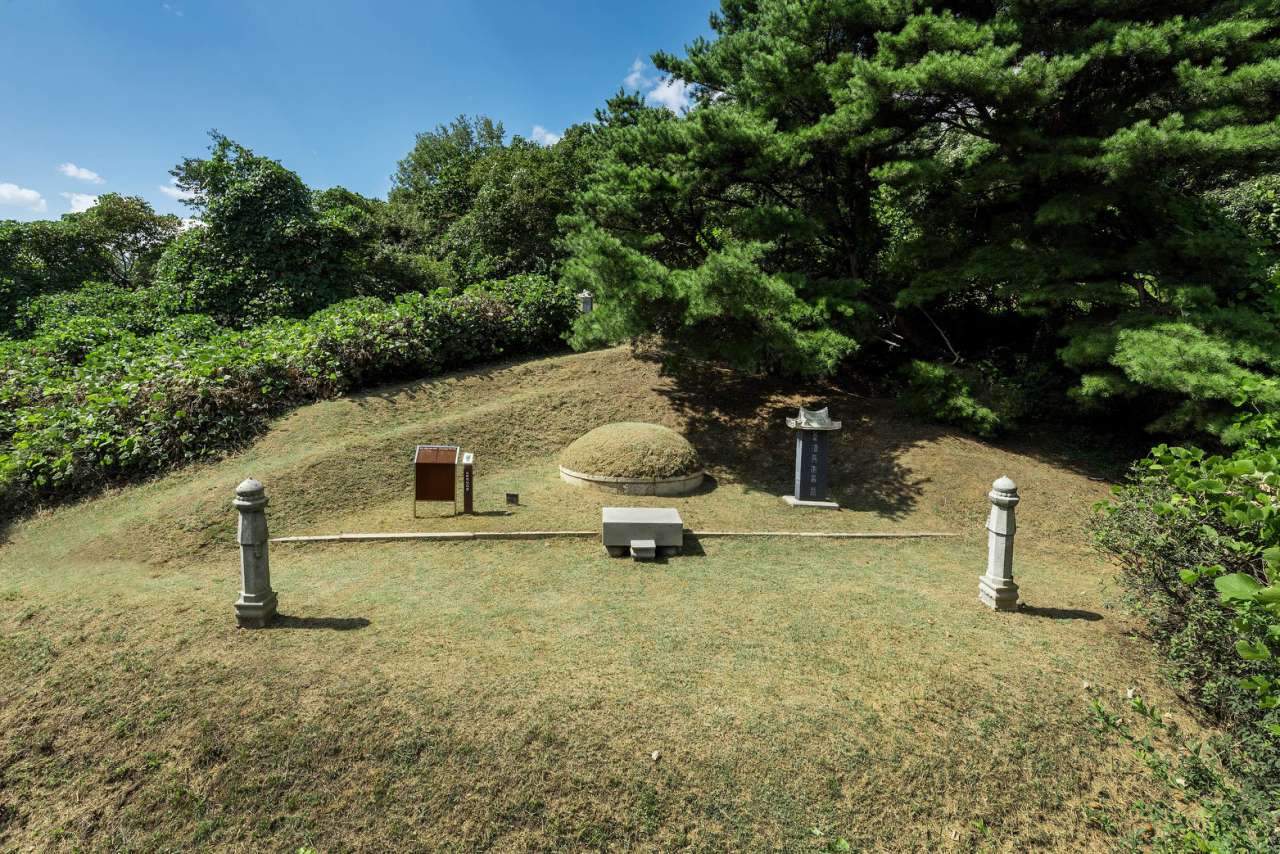 망우 독립유공자 묘역 - 오세창 묘소 이미지 1 - 본문에 자세한설명을 제공합니다.