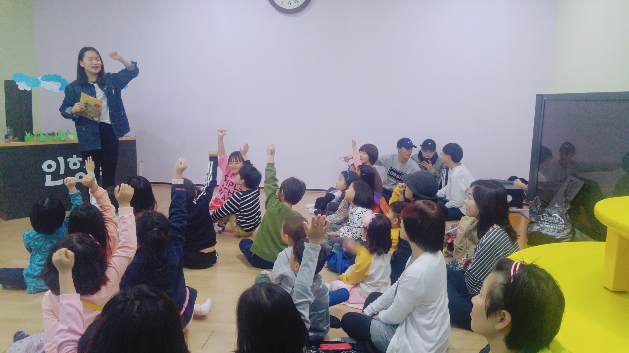 구리시 인창도서관 청소년들의 ‘끼’ 로 꽃피운 재능기부 이미지 1 - 본문에 자세한설명을 제공합니다.