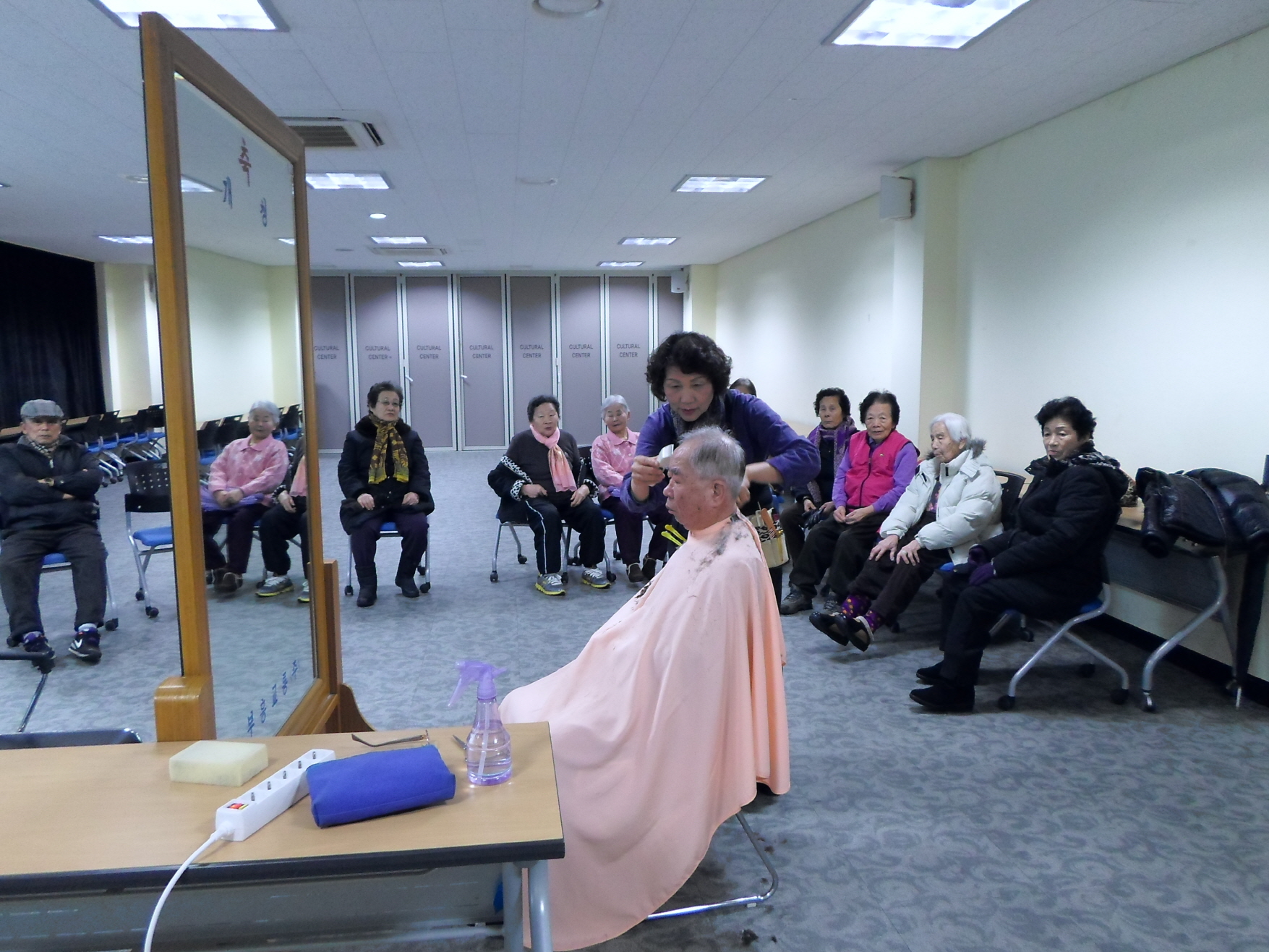 구리시 수택3동 이웃사촌 ‘사랑실은 가위손 재능기부’ 훈훈 이미지 1 - 본문에 자세한설명을 제공합니다.