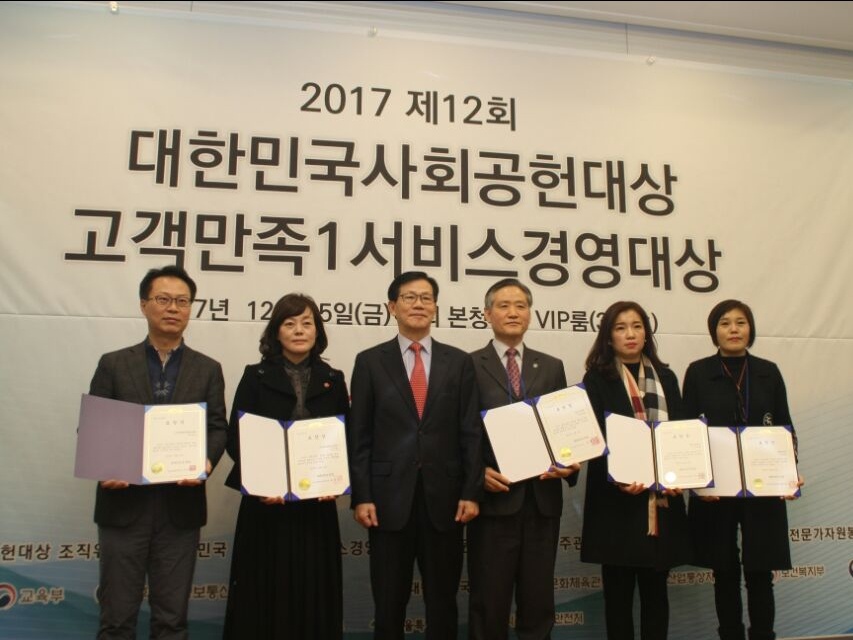 구리아트홀 시낭송 김경복 강사 ‘사회공헌대상’ 수상 이미지 1 - 본문에 자세한설명을 제공합니다.