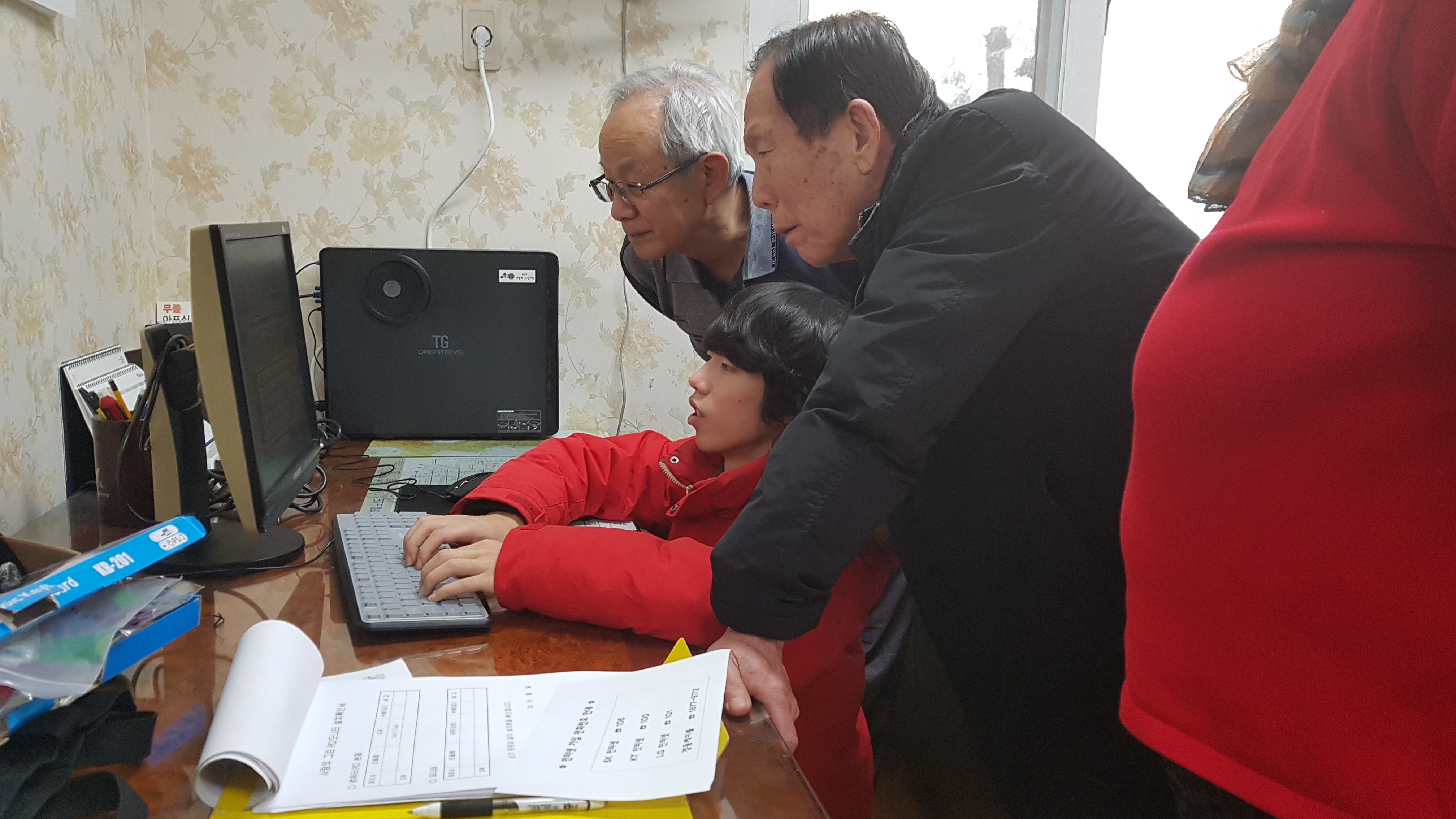 구리시 섬김행정 ‘사랑의 그린 PC 경로당보급’ 호응 이미지 1 - 본문에 자세한설명을 제공합니다.