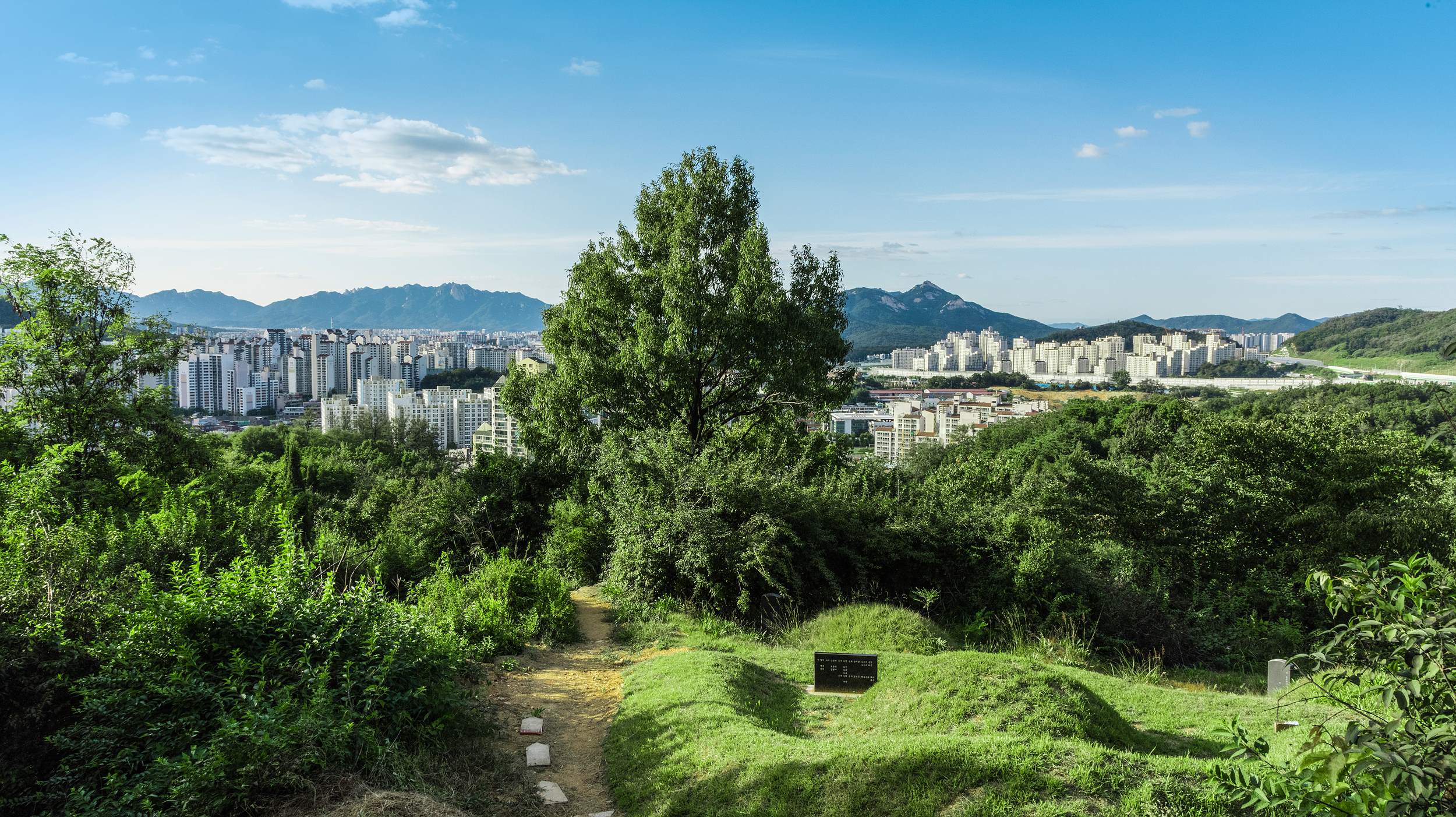 망우산순환로에서 서동일 묘소 찾아가는 길 어디쯤 이미지 1 - 본문에 자세한설명을 제공합니다.