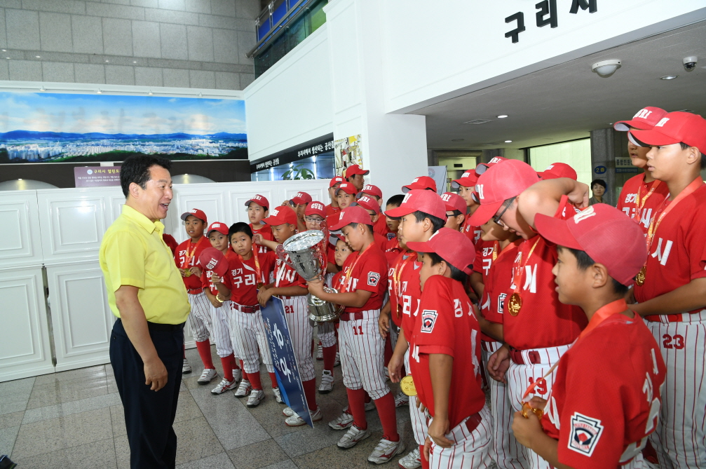 전국리틀야구 우승 격려 이미지 4 - 본문에 자세한설명을 제공합니다.