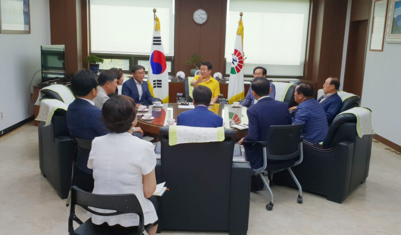 경기도 동부상공회의소 회장 및 임원진 방문 이미지 3 - 본문에 자세한설명을 제공합니다.