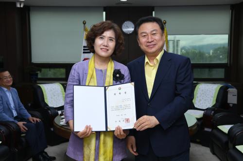 구리시인사위원회 위원 위촉장 수여 이미지