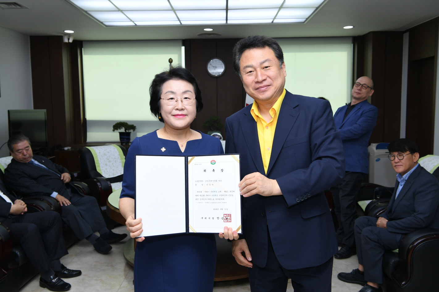구리시민대상 심의위원회 위원 위촉식 및 심의위원회 개최 이미지 3 - 본문에 자세한설명을 제공합니다.