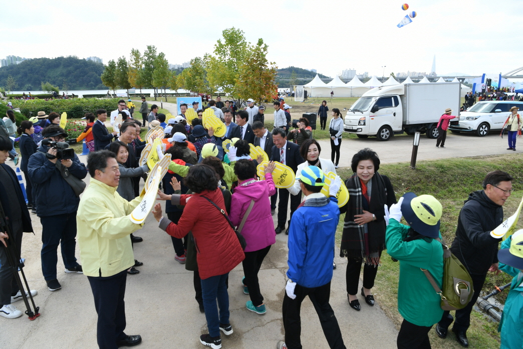 제33회 구리시민의 날(축사 및 걷기대회) 이미지 10 - 본문에 자세한설명을 제공합니다.