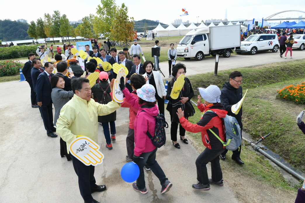 제33회 구리시민의 날(축사 및 걷기대회) 이미지 18 - 본문에 자세한설명을 제공합니다.