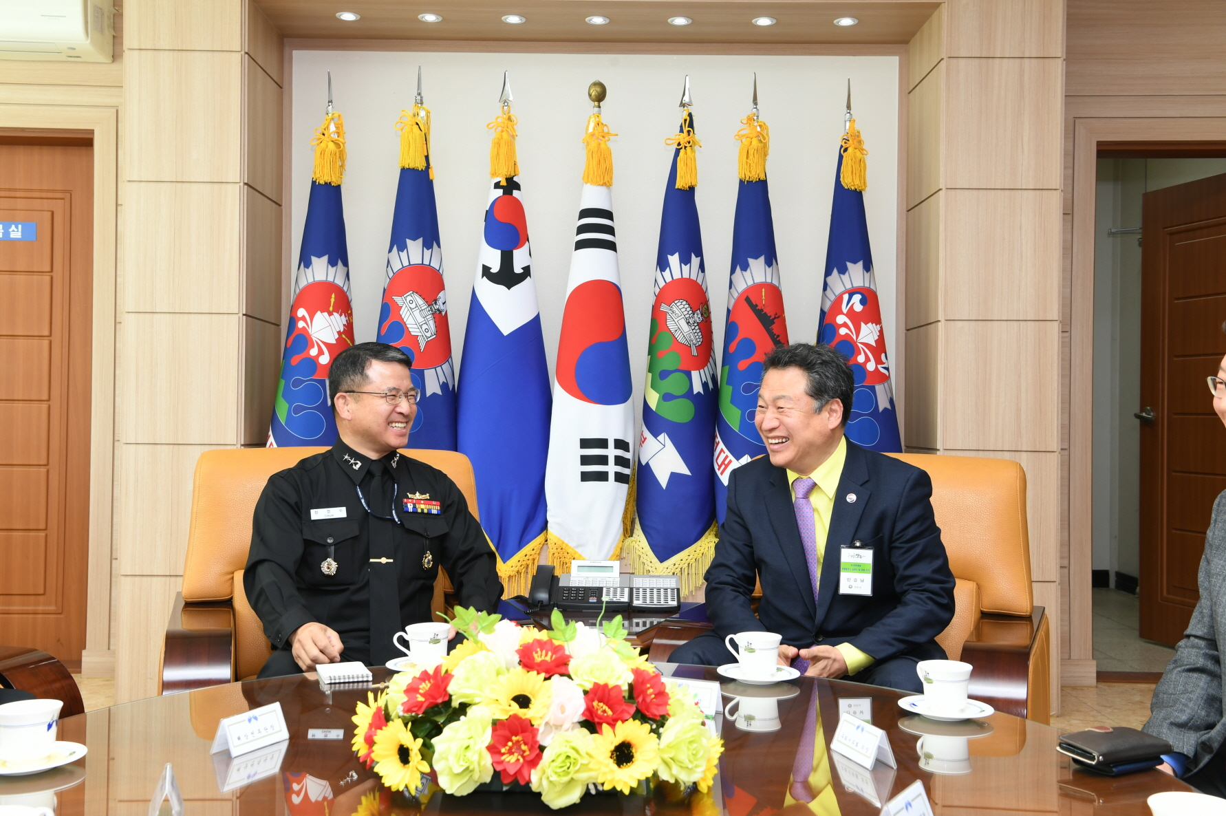 구리시장과 해군1함대 사령관 간담회 이미지 20 - 본문에 자세한설명을 제공합니다.