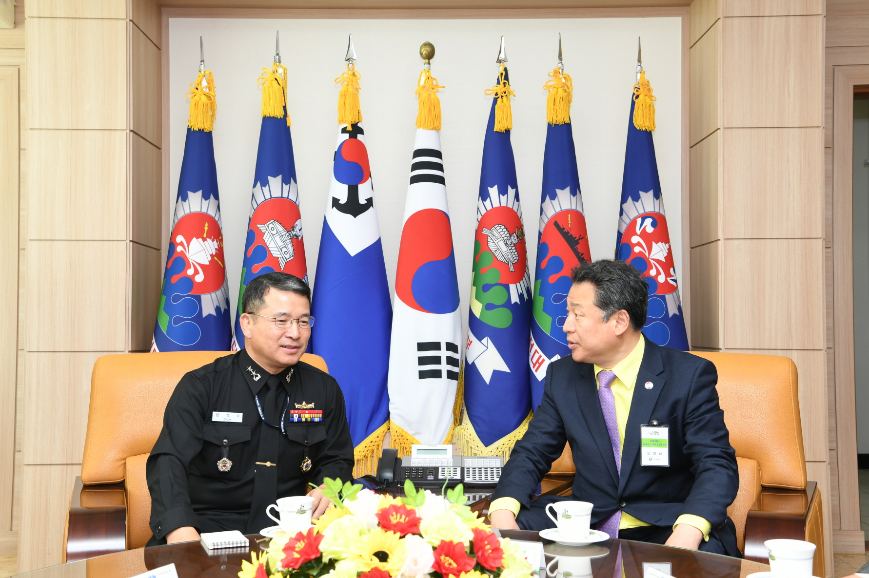 구리시장과 해군1함대 사령관 간담회 이미지 8 - 본문에 자세한설명을 제공합니다.