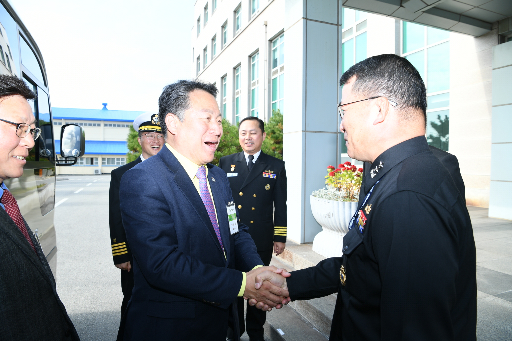 구리시장과 해군1함대 사령관 간담회 이미지 17 - 본문에 자세한설명을 제공합니다.