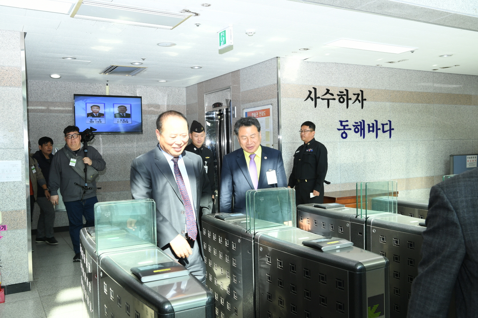 구리시장과 해군1함대 사령관 간담회 이미지 4 - 본문에 자세한설명을 제공합니다.
