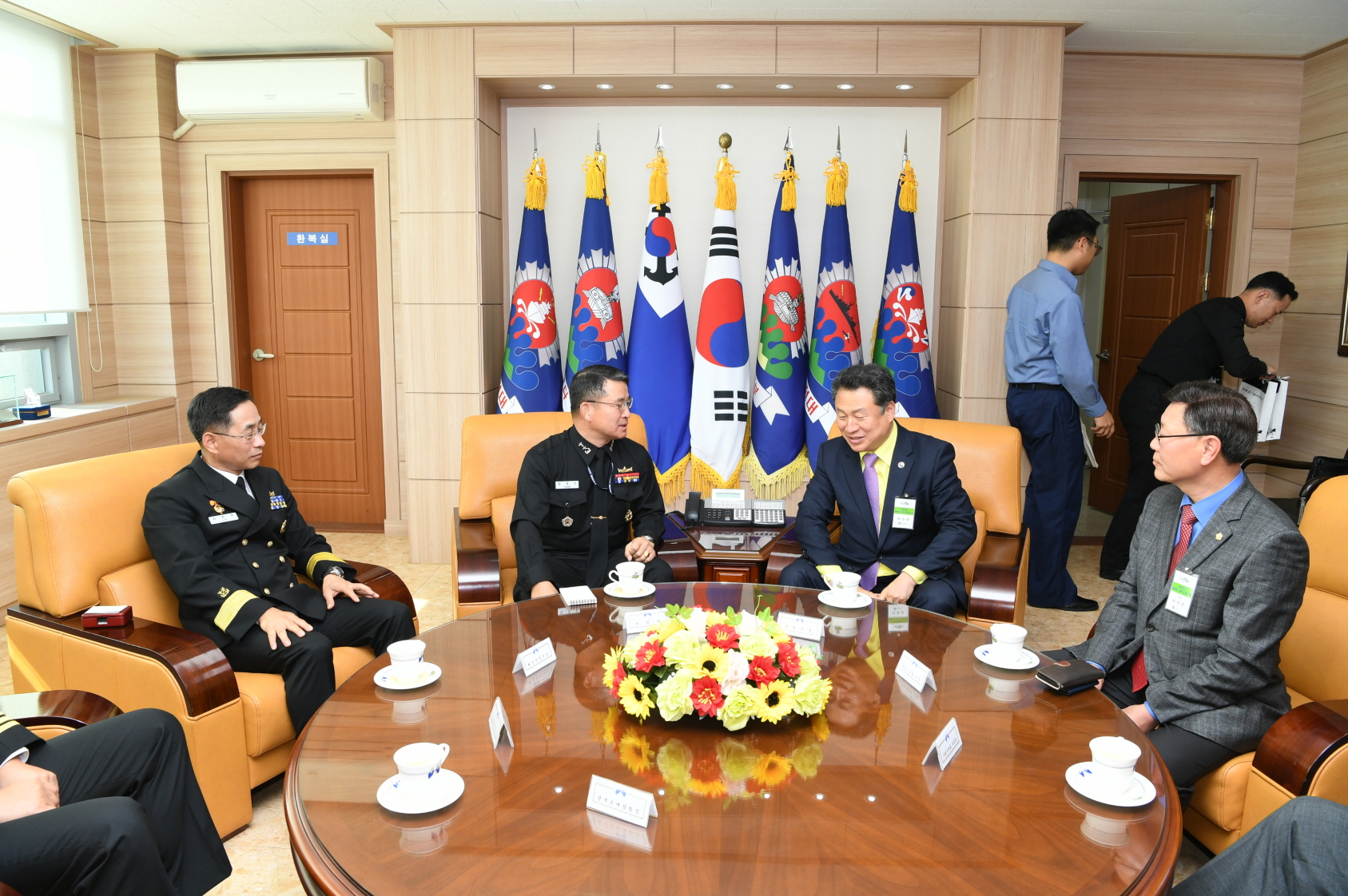 구리시장과 해군1함대 사령관 간담회 이미지 9 - 본문에 자세한설명을 제공합니다.