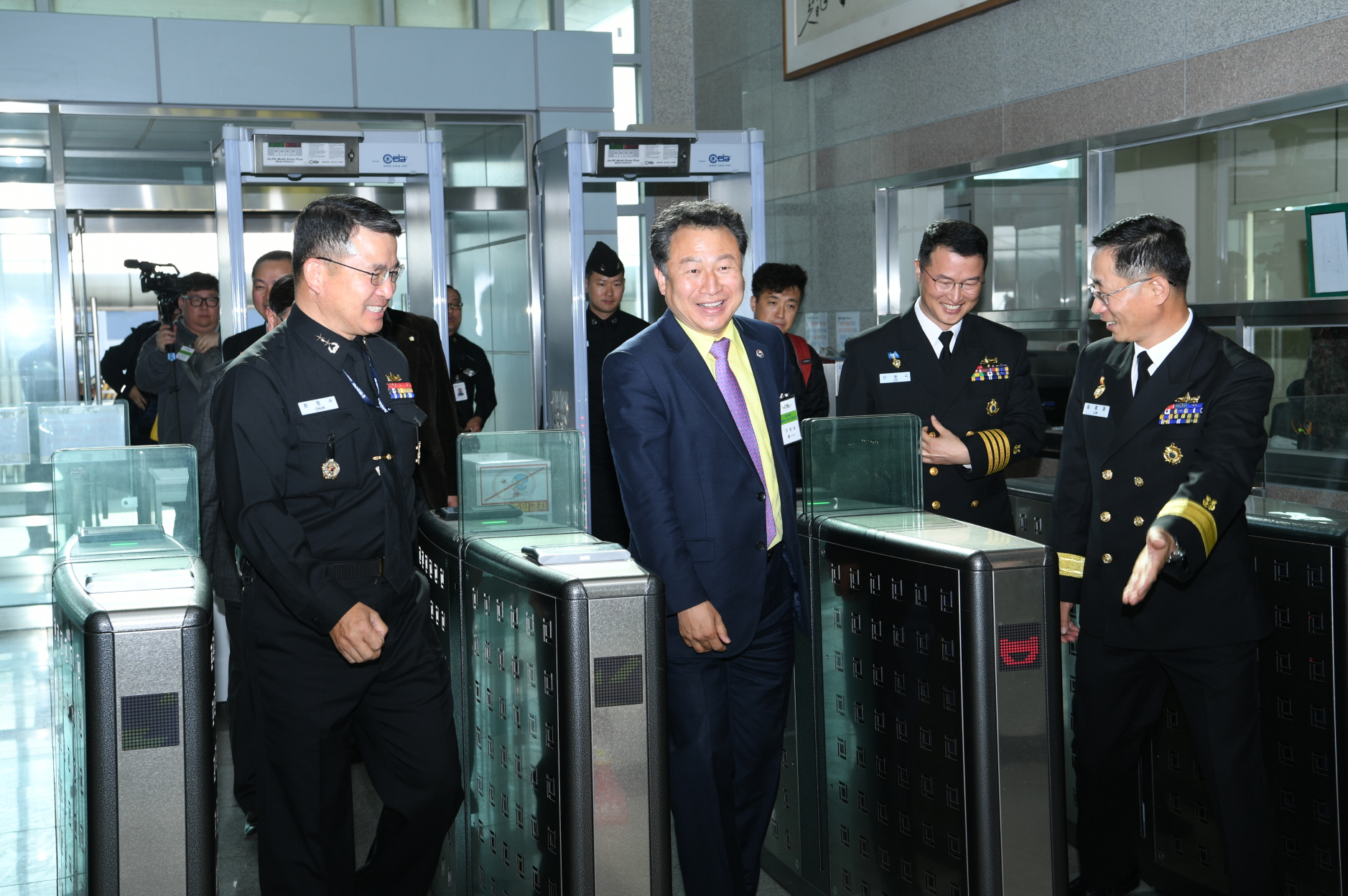구리시장과 해군1함대 사령관 간담회 이미지 11 - 본문에 자세한설명을 제공합니다.