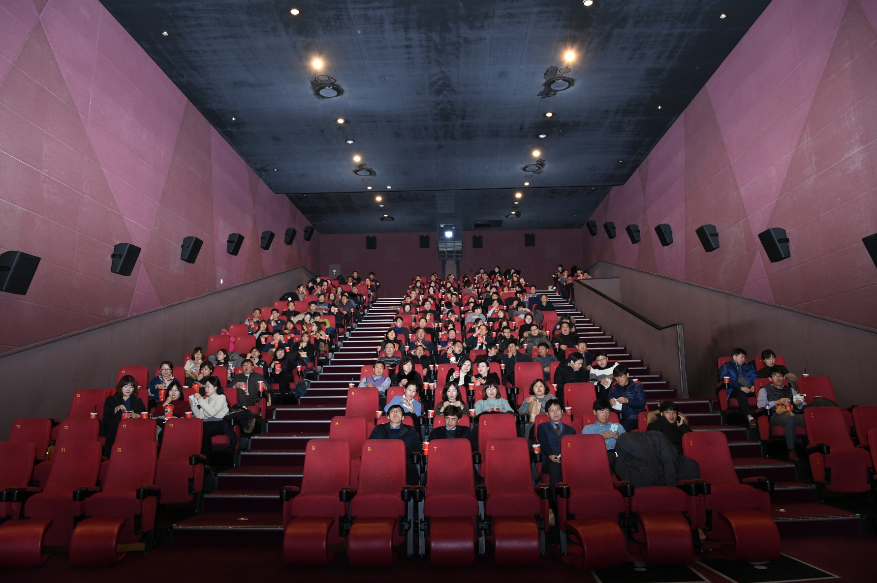 2018 직원 영화보기 이미지 5 - 본문에 자세한설명을 제공합니다.