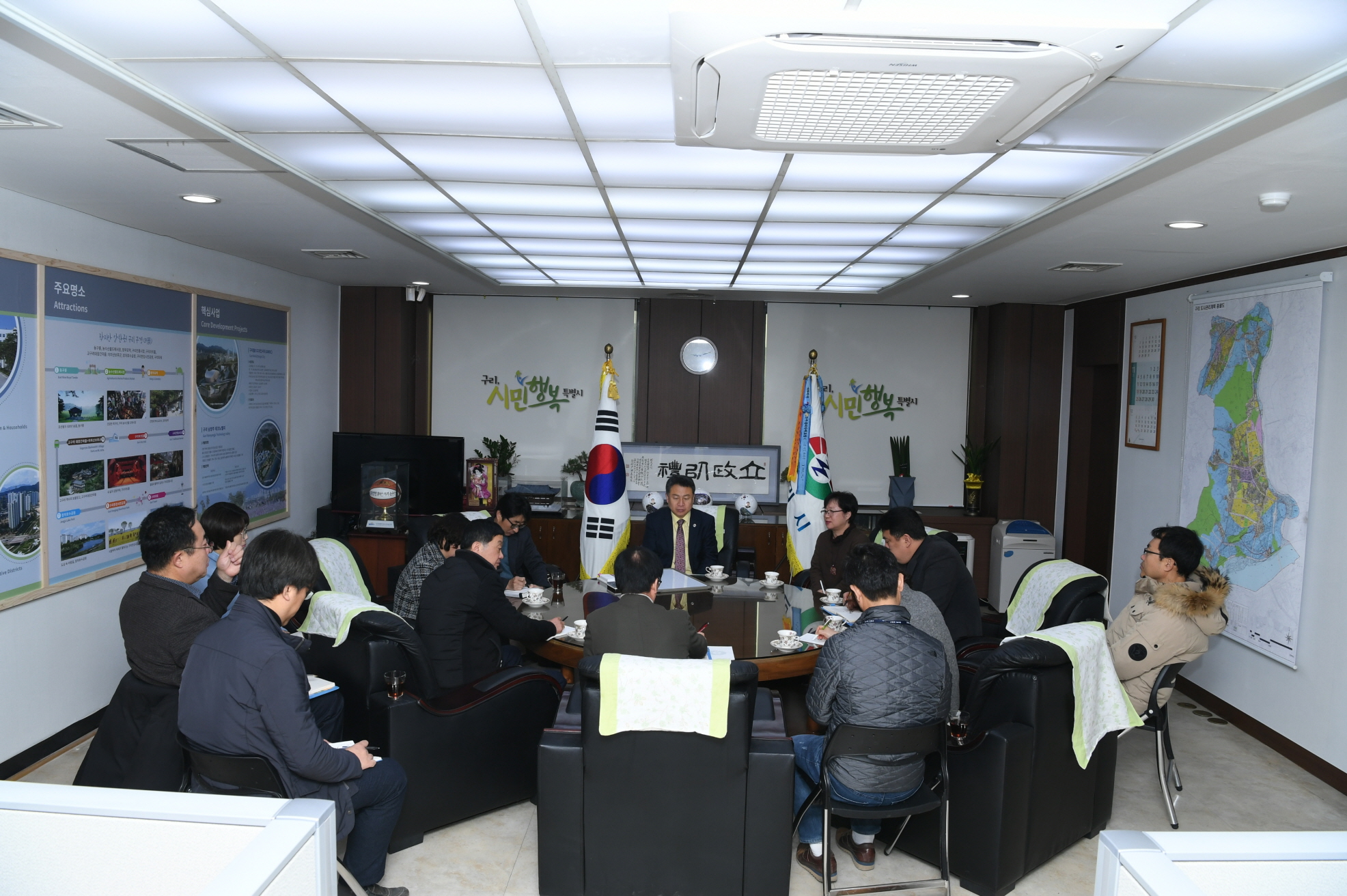 축제관련 회의 이미지 3 - 본문에 자세한설명을 제공합니다.