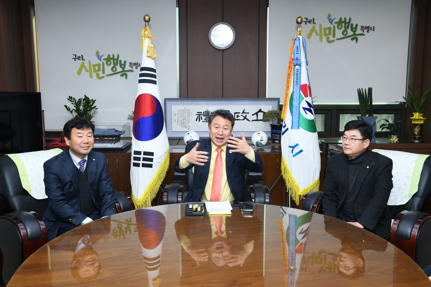 구리남양주건축사회 후원금 전달 이미지 3 - 본문에 자세한설명을 제공합니다.