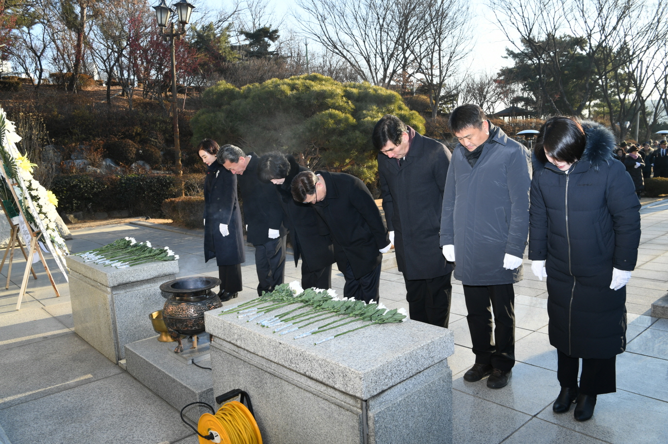 2019년 현충탑 참배 이미지 11 - 본문에 자세한설명을 제공합니다.