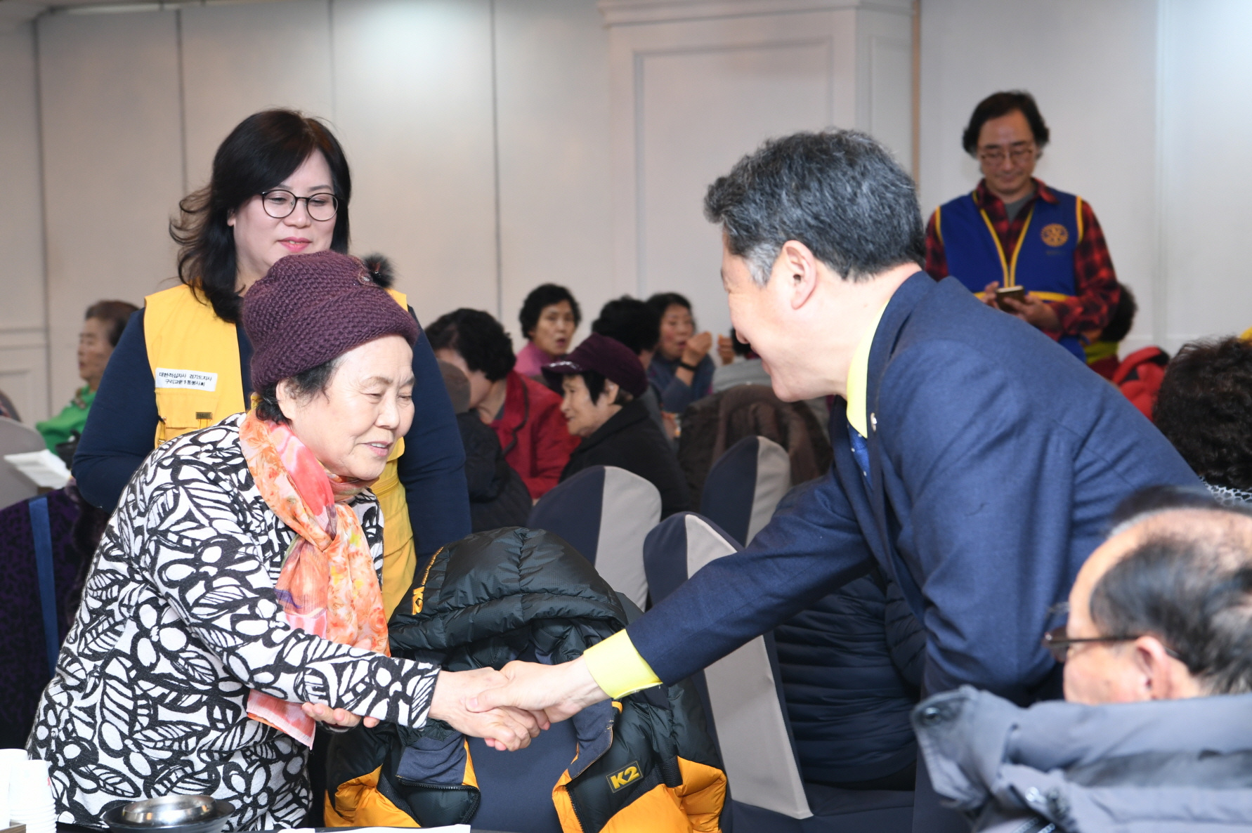 적십자봉사회와 화랑로타리클럽과 함께하는 어르신 식사대접 이미지 12 - 본문에 자세한설명을 제공합니다.