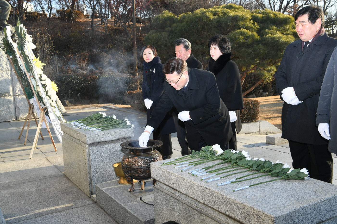 2019년 현충탑 참배 이미지 14 - 본문에 자세한설명을 제공합니다.