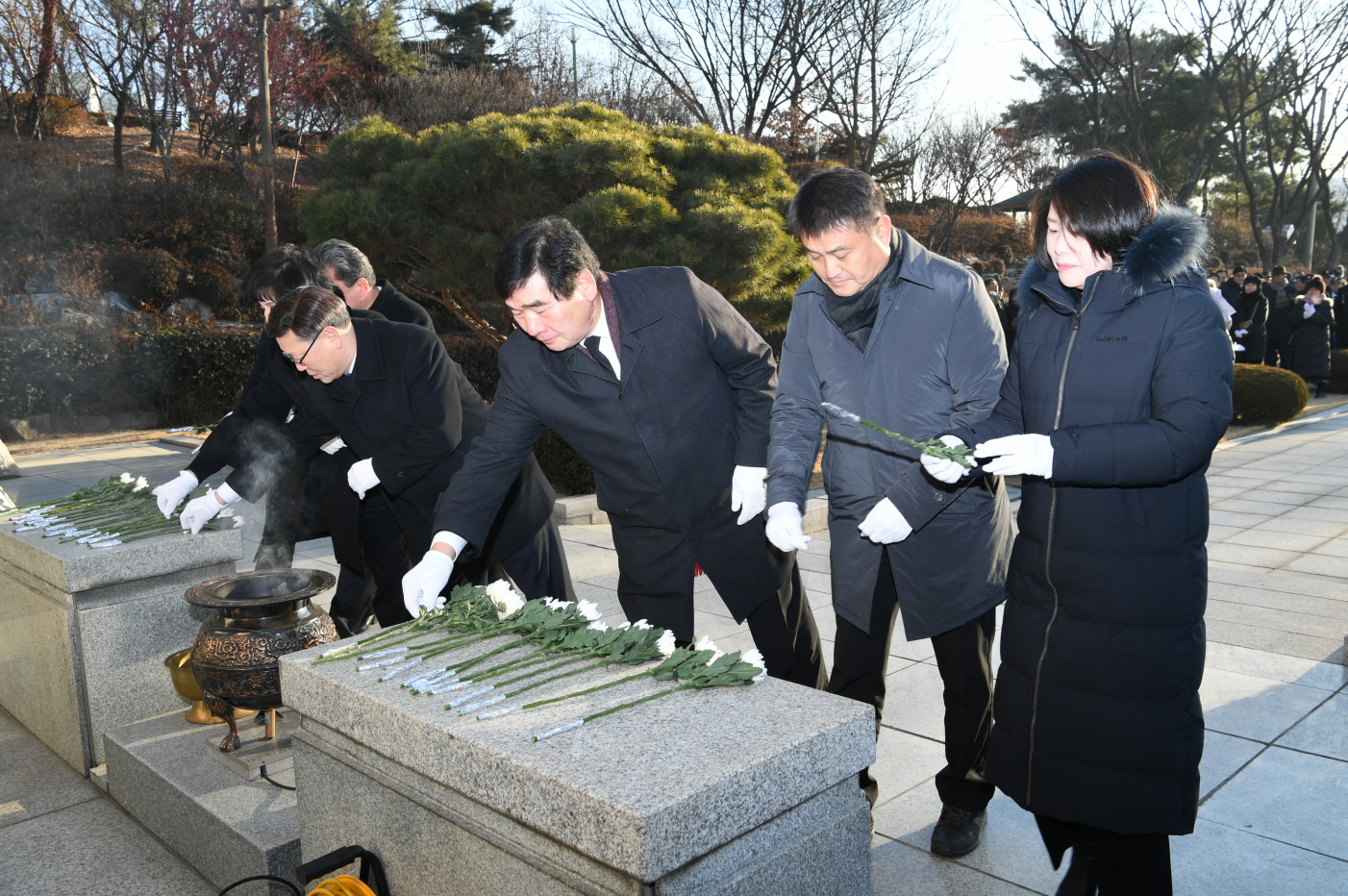 2019년 현충탑 참배 이미지 15 - 본문에 자세한설명을 제공합니다.