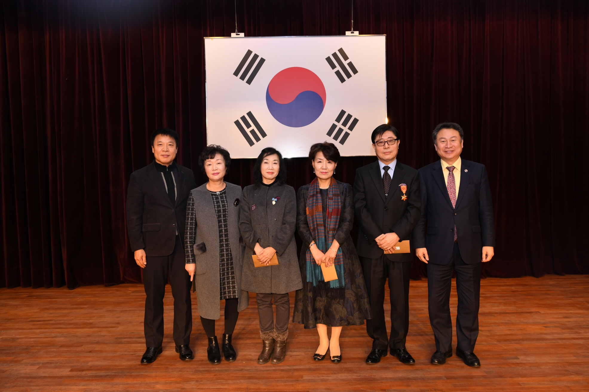 정년퇴임식 이미지 7 - 본문에 자세한설명을 제공합니다.