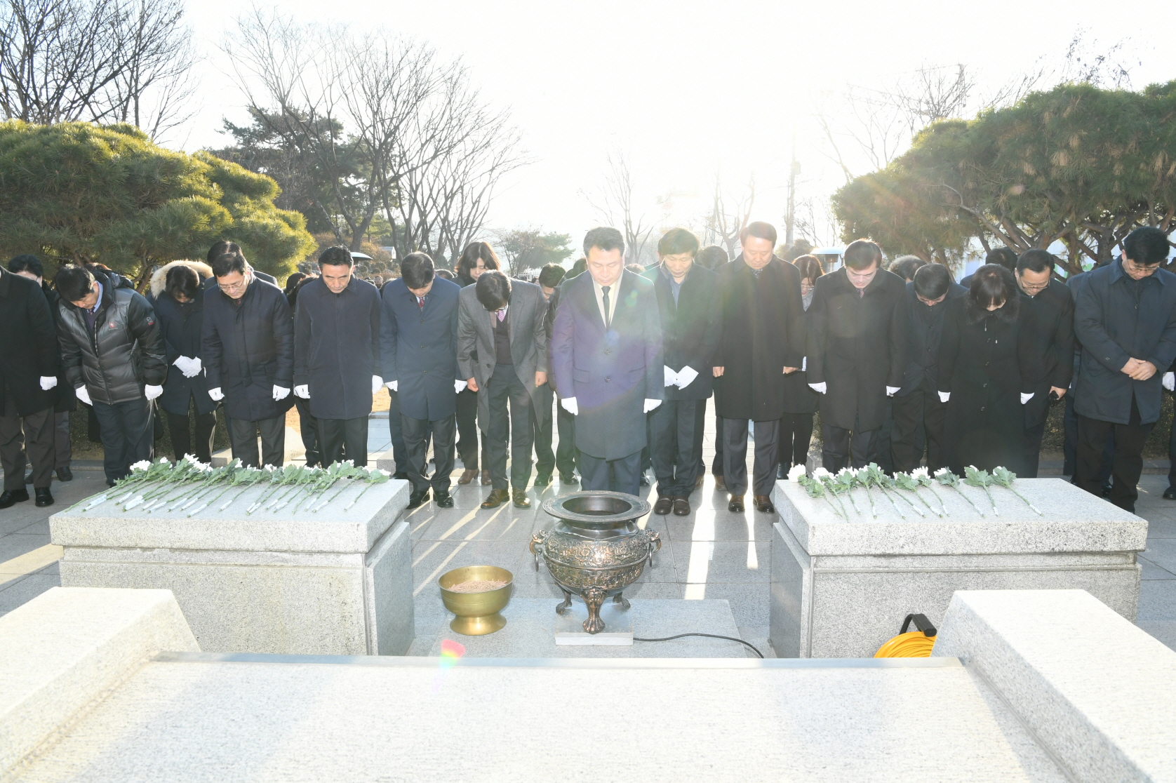 2019년 현충탑 참배 이미지 22 - 본문에 자세한설명을 제공합니다.