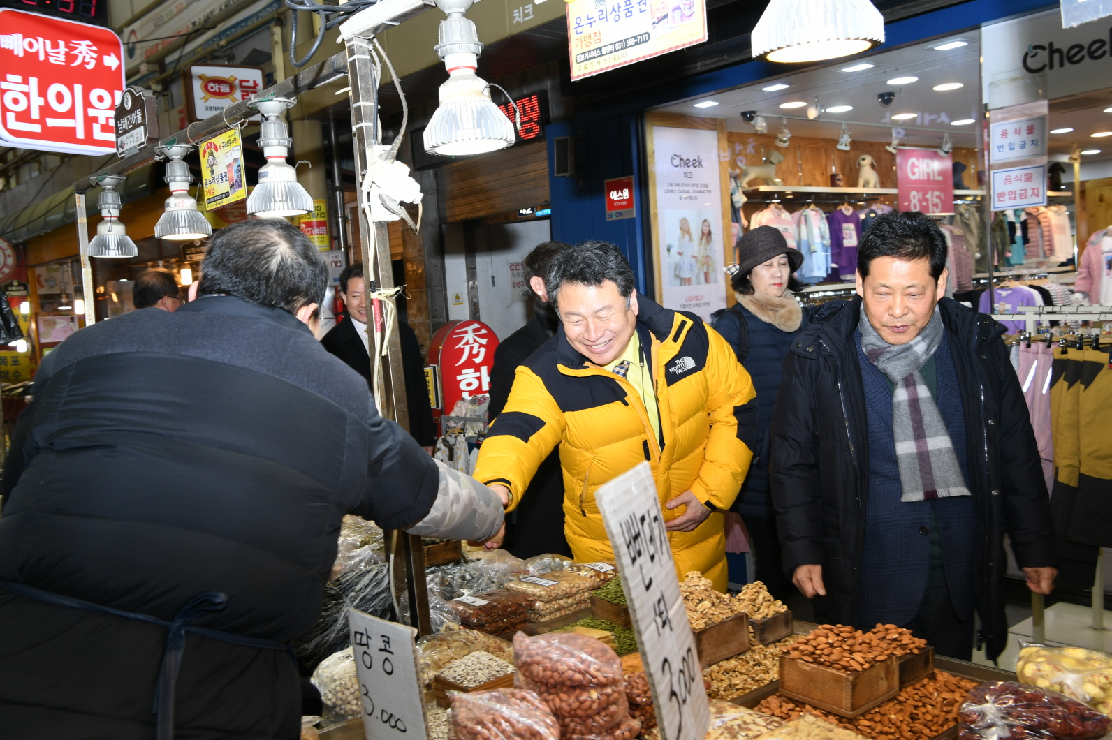 설맞이 기관장 전통시장 장보기날  행사 이미지 22 - 본문에 자세한설명을 제공합니다.