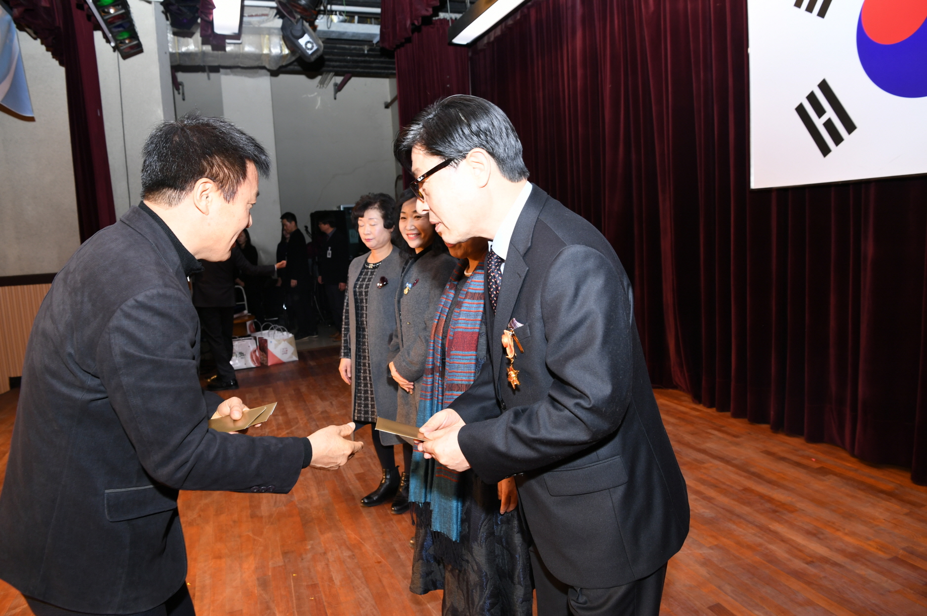 정년퇴임식 이미지 11 - 본문에 자세한설명을 제공합니다.