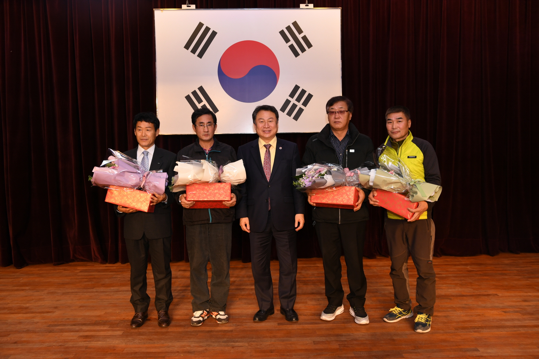 정년퇴임식 이미지 16 - 본문에 자세한설명을 제공합니다.