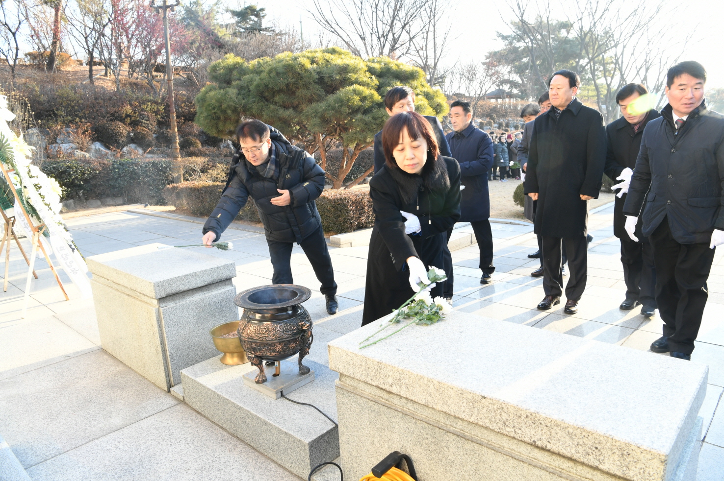 2019년 현충탑 참배 이미지 26 - 본문에 자세한설명을 제공합니다.