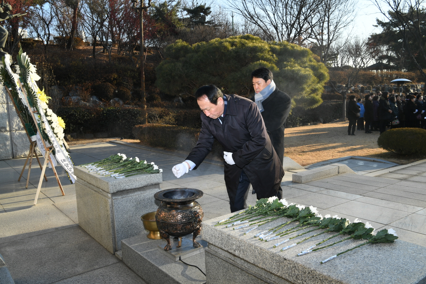2019년 현충탑 참배 이미지 7 - 본문에 자세한설명을 제공합니다.