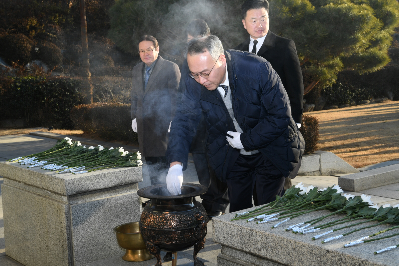 2019년 현충탑 참배 이미지 3 - 본문에 자세한설명을 제공합니다.