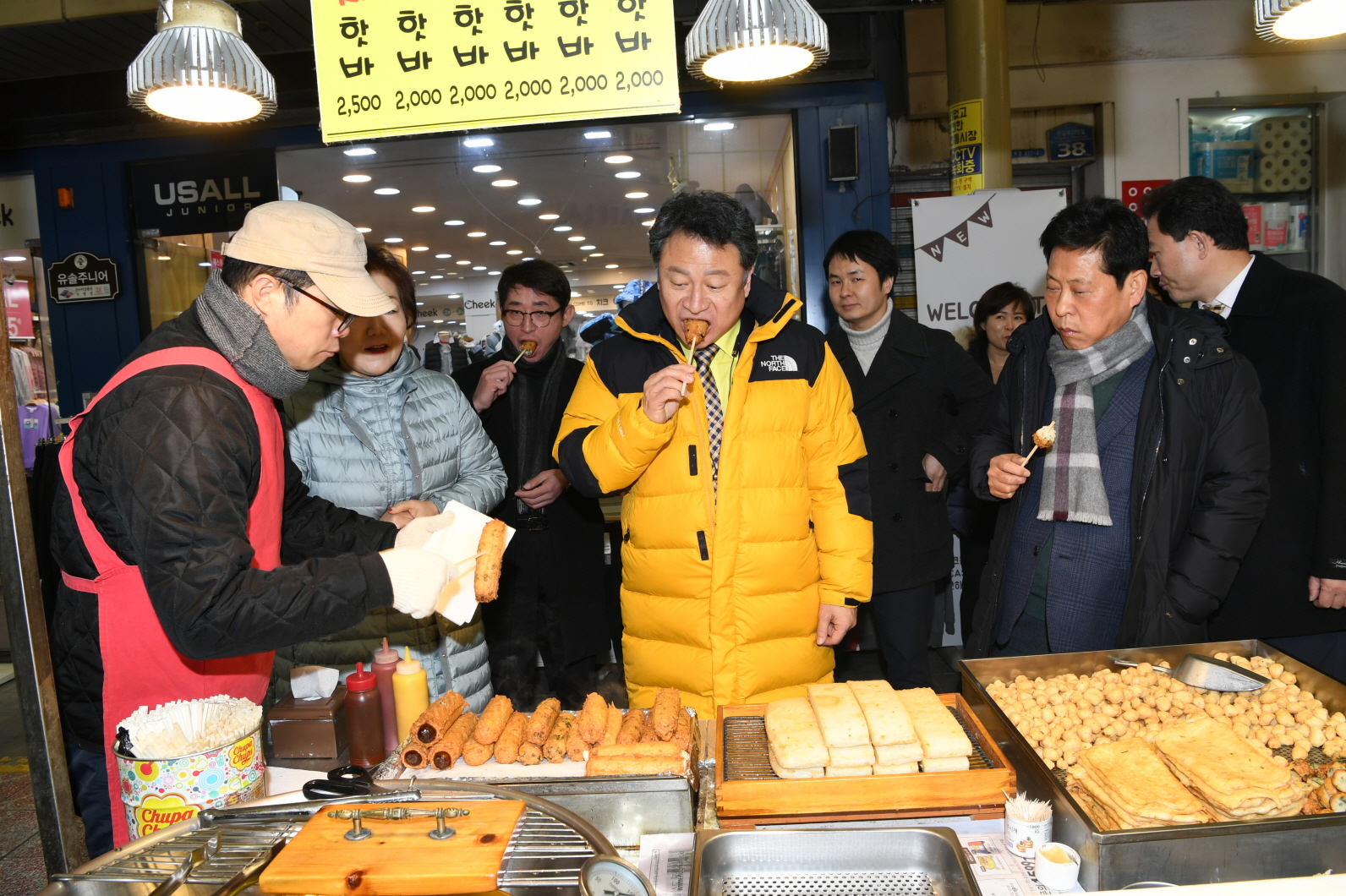 설맞이 기관장 전통시장 장보기날  행사 이미지 16 - 본문에 자세한설명을 제공합니다.