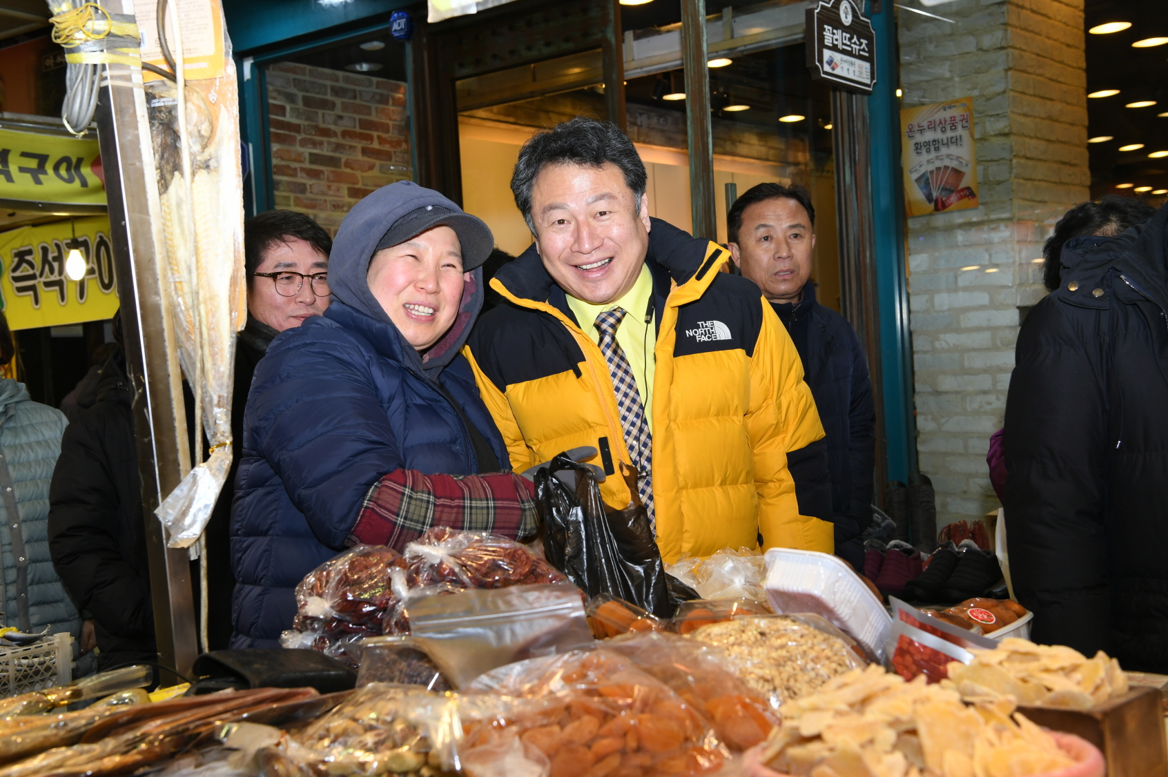 설맞이 기관장 전통시장 장보기날  행사 이미지 11 - 본문에 자세한설명을 제공합니다.