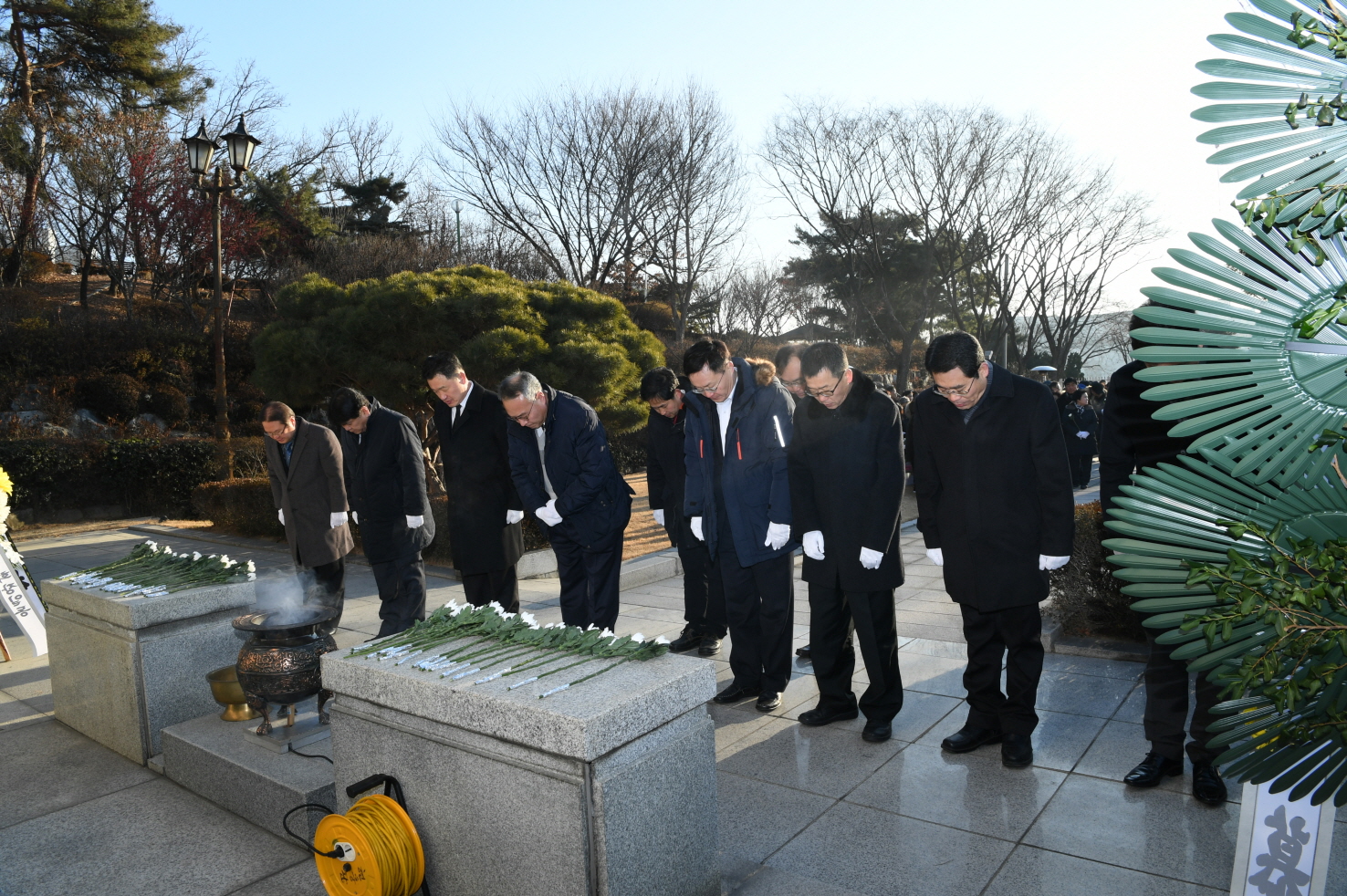 2019년 현충탑 참배 이미지 1 - 본문에 자세한설명을 제공합니다.