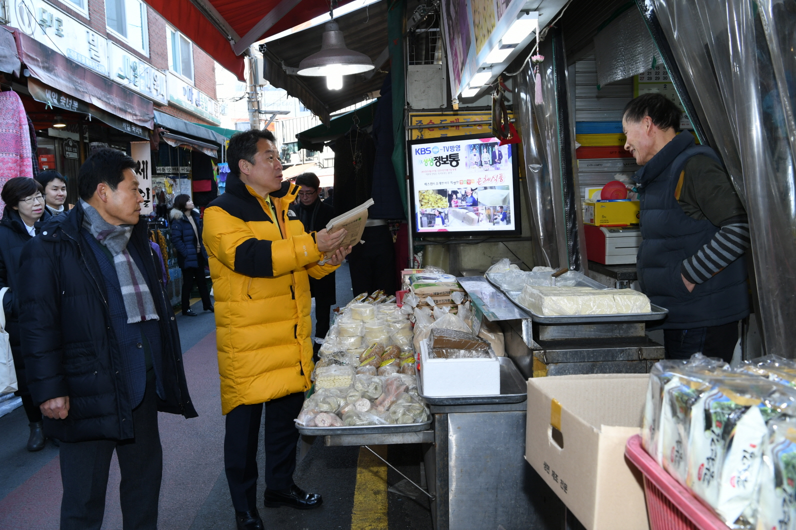 설맞이 기관장 전통시장 장보기날  행사 이미지 2 - 본문에 자세한설명을 제공합니다.