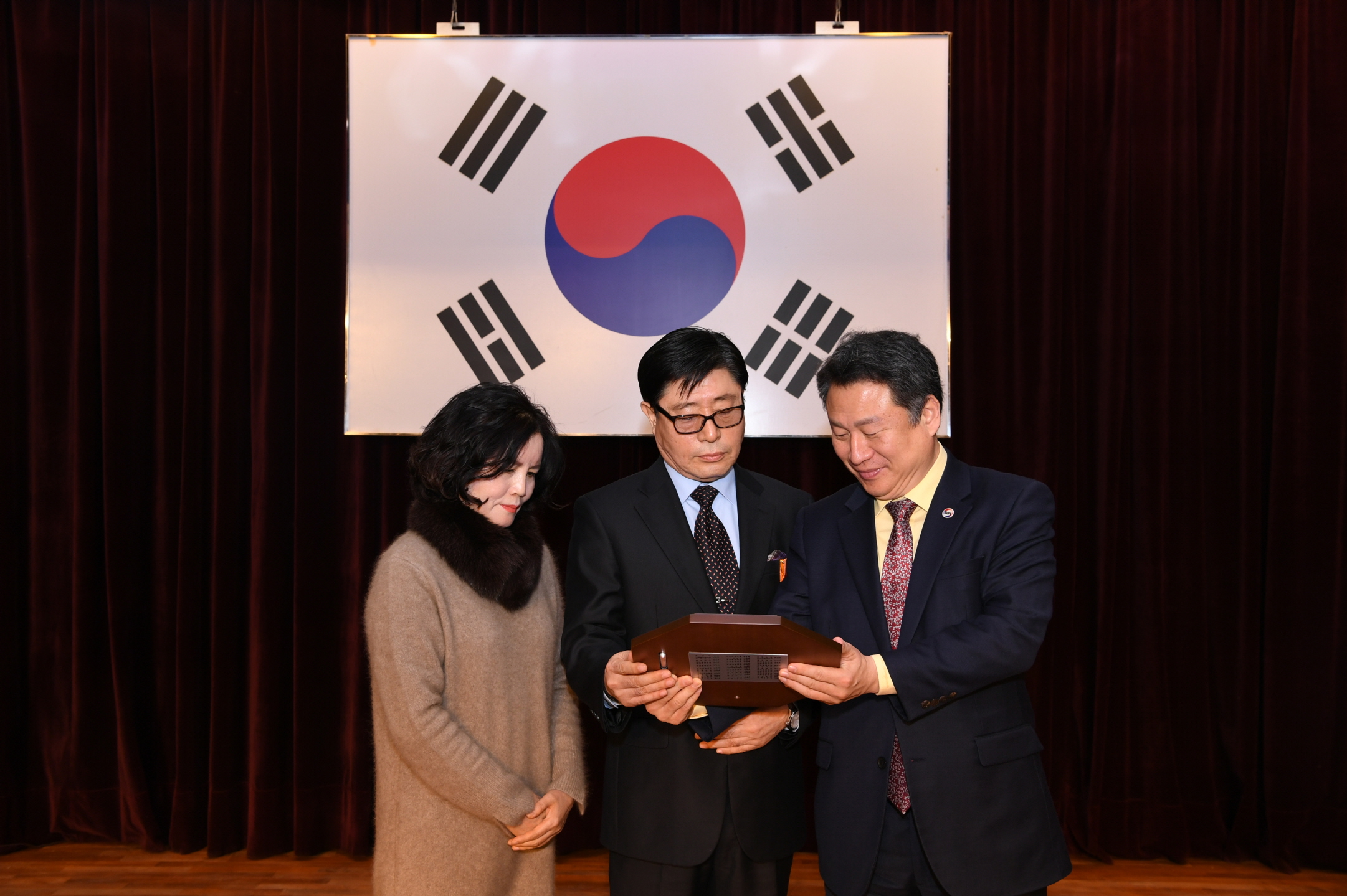 정년퇴임식 이미지 2 - 본문에 자세한설명을 제공합니다.