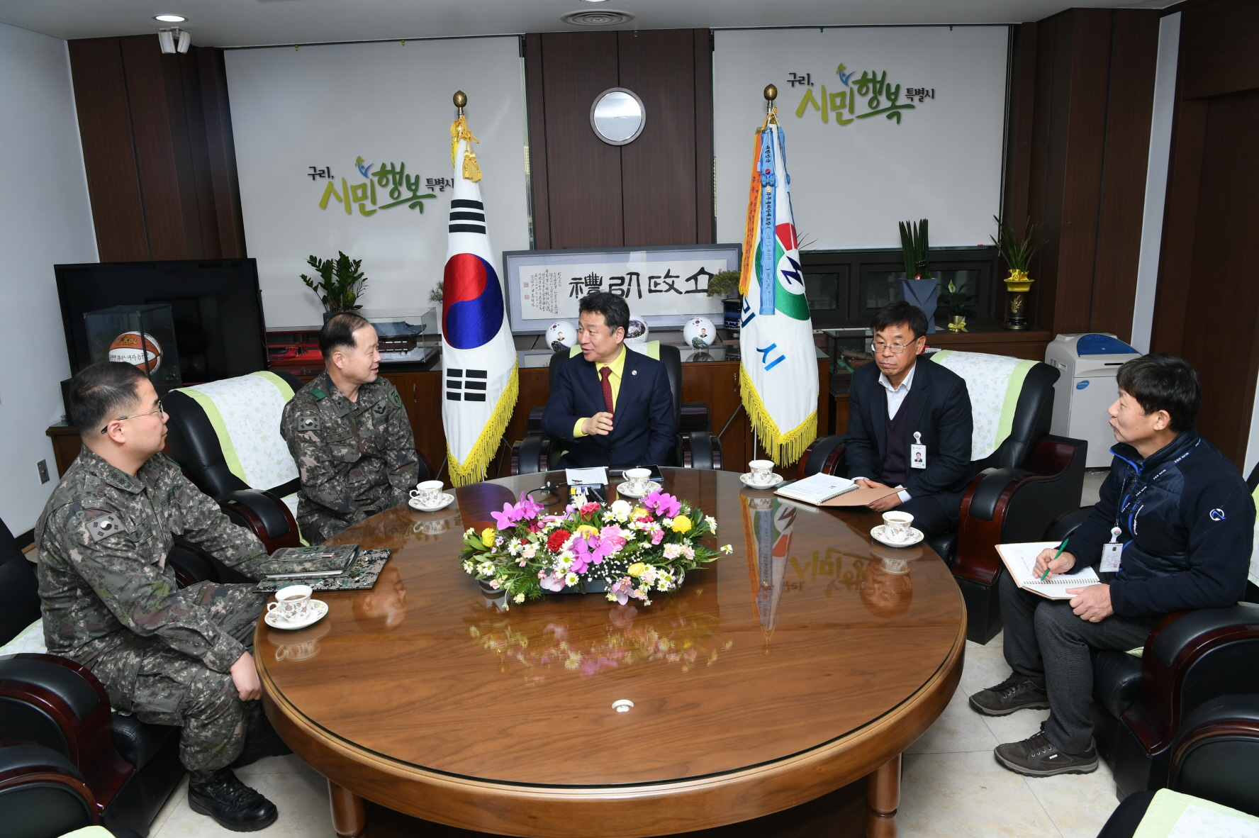 육군 제73사단 사단장 방문 이미지 3 - 본문에 자세한설명을 제공합니다.