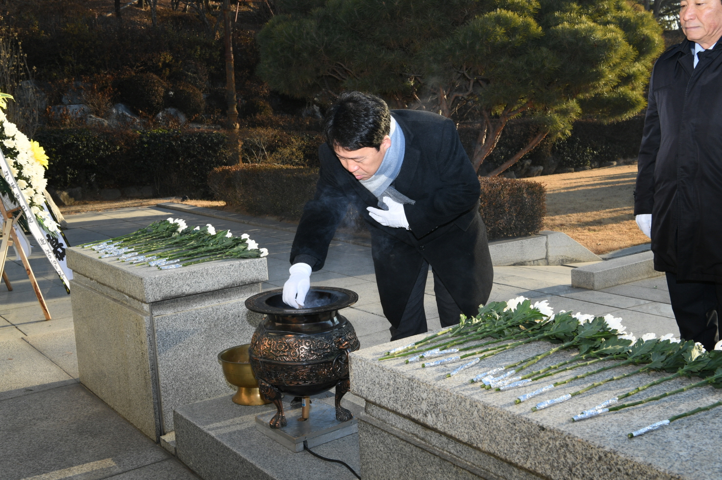 2019년 현충탑 참배 이미지 6 - 본문에 자세한설명을 제공합니다.