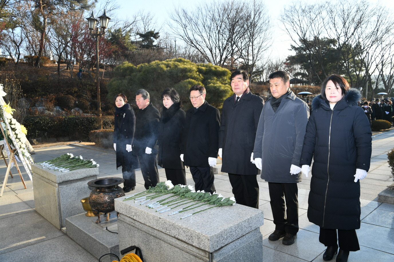 2019년 현충탑 참배 이미지 12 - 본문에 자세한설명을 제공합니다.