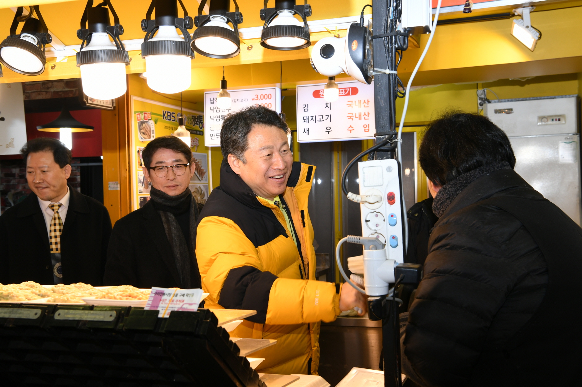 설맞이 기관장 전통시장 장보기날  행사 이미지 26 - 본문에 자세한설명을 제공합니다.