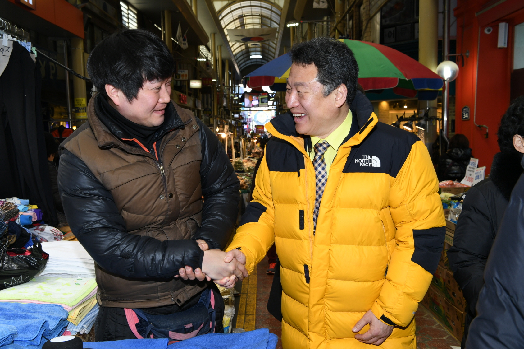 설맞이 기관장 전통시장 장보기날  행사 이미지 7 - 본문에 자세한설명을 제공합니다.