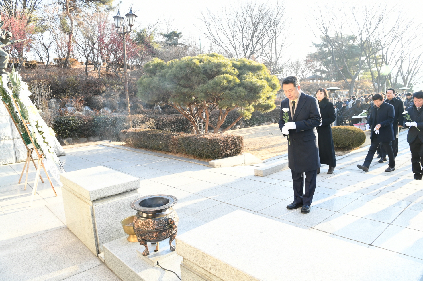 2019년 현충탑 참배 이미지 28 - 본문에 자세한설명을 제공합니다.