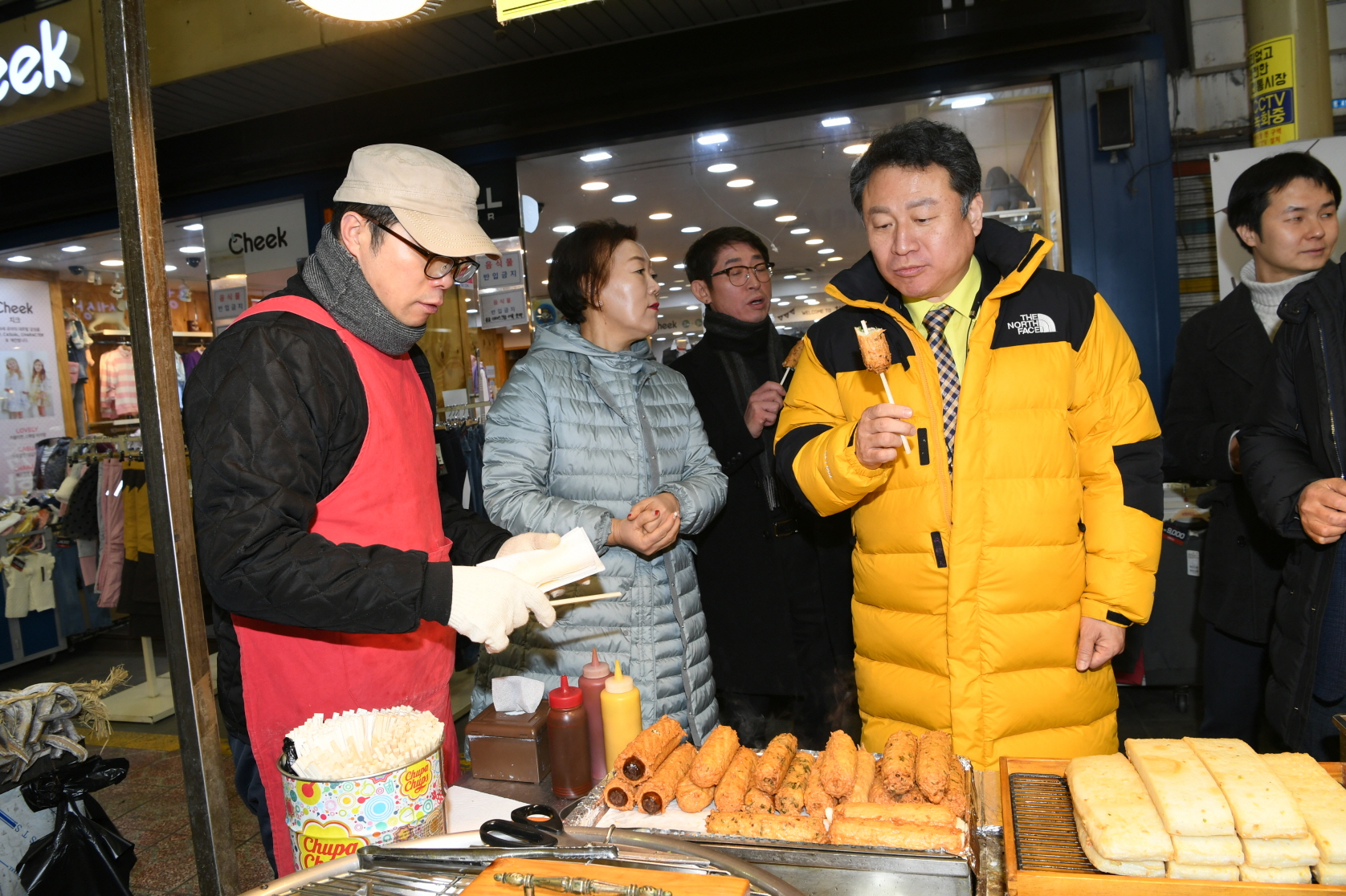 설맞이 기관장 전통시장 장보기날  행사 이미지 17 - 본문에 자세한설명을 제공합니다.