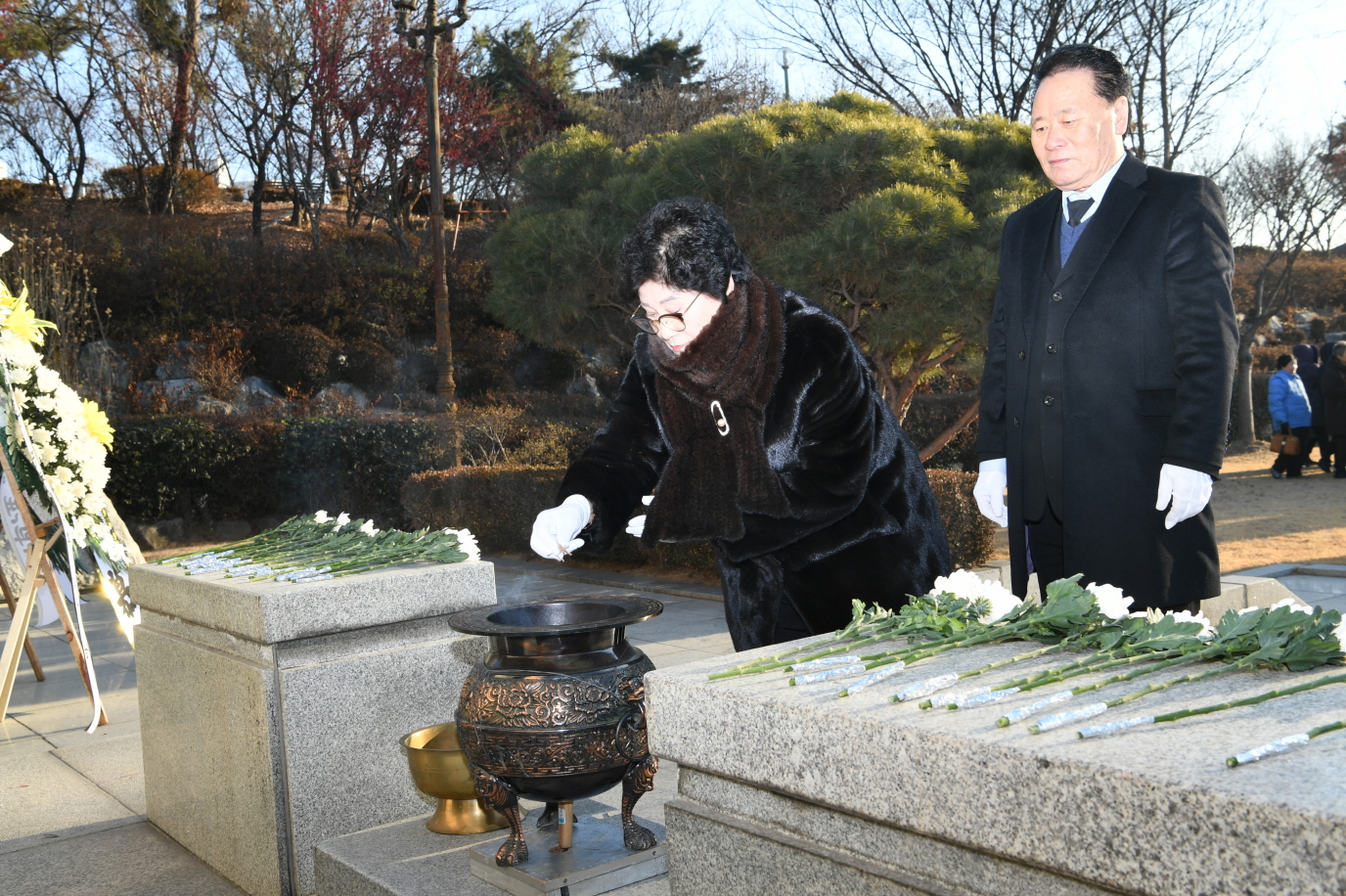 2019년 현충탑 참배 이미지 18 - 본문에 자세한설명을 제공합니다.