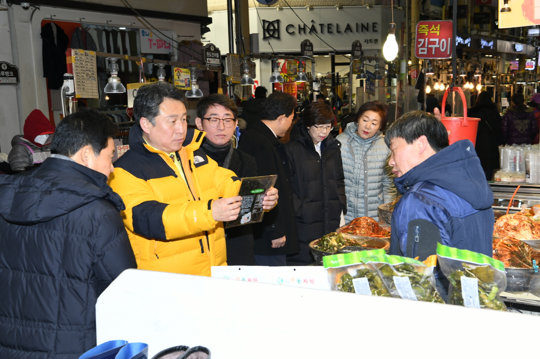 설맞이 기관장 전통시장 장보기날  행사 이미지 14 - 본문에 자세한설명을 제공합니다.