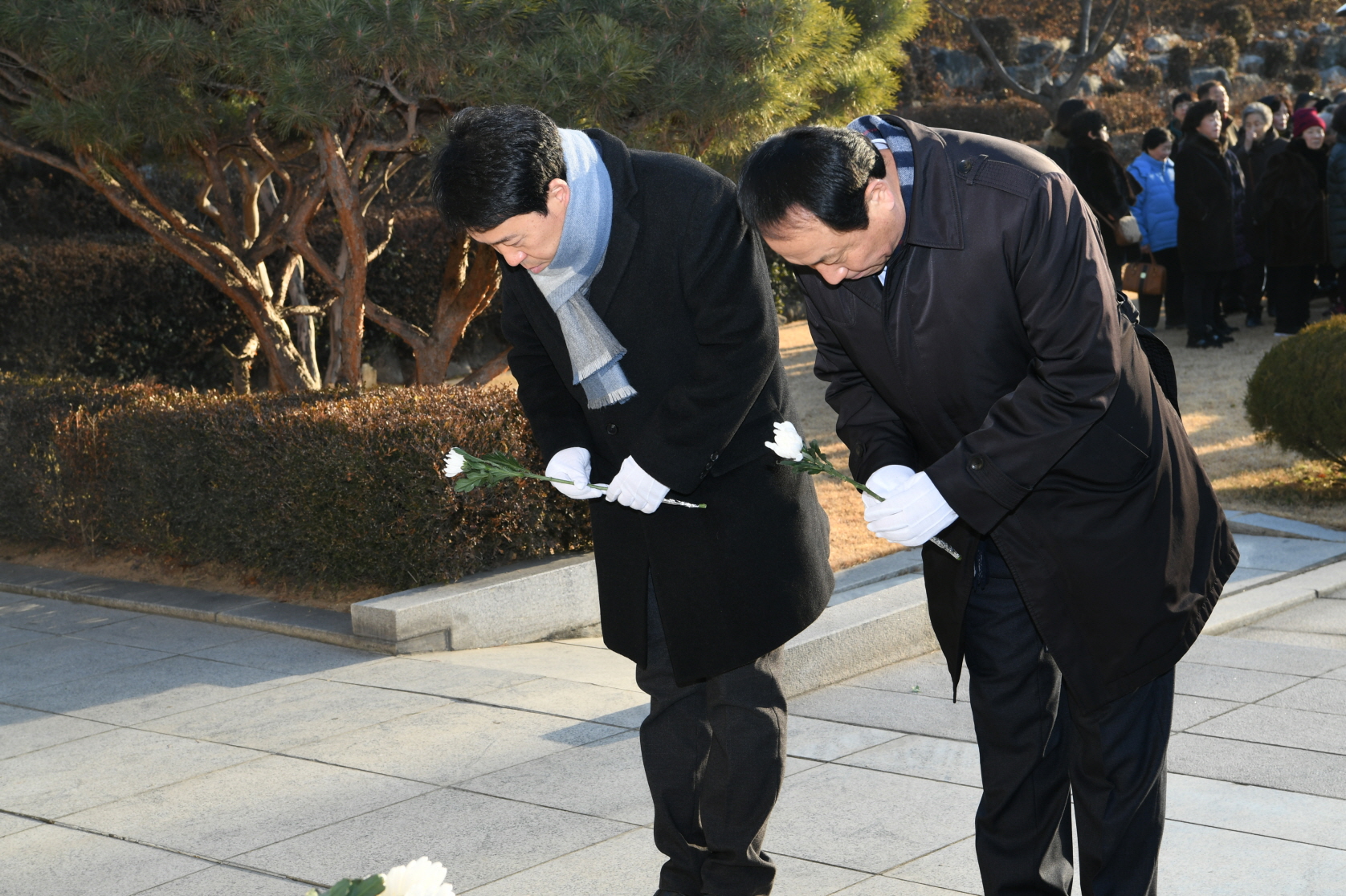 2019년 현충탑 참배 이미지 9 - 본문에 자세한설명을 제공합니다.