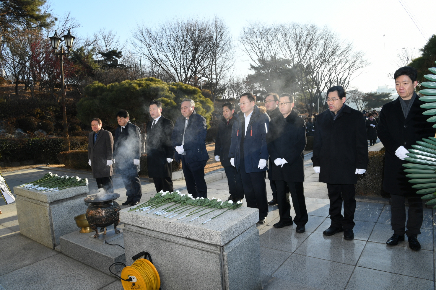 2019년 현충탑 참배 이미지 2 - 본문에 자세한설명을 제공합니다.